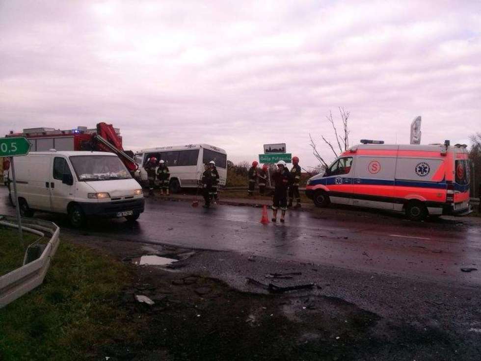  Góra Puławska: Zderzenie busa z volvo  - Autor: sztom / alarm24