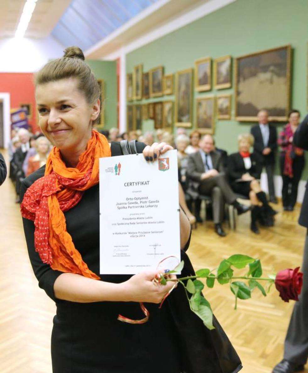  Certyfikaty "Miejsce przyjazne seniorom" przyznano 49 lubelskim instytucjom. Uroczystość odbyła się w Muzeum na Zamku, które znalazło się w gronie wyróżnionych. Fot. Maciej Kaczanowski