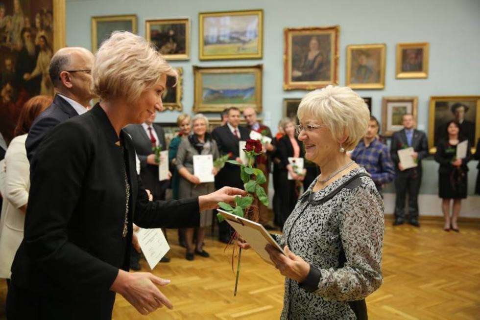  Certyfikaty "Miejsce przyjazne seniorom" przyznano 49 lubelskim instytucjom. Uroczystość odbyła się w Muzeum na Zamku, które znalazło się w gronie wyróżnionych. Fot. Maciej Kaczanowski