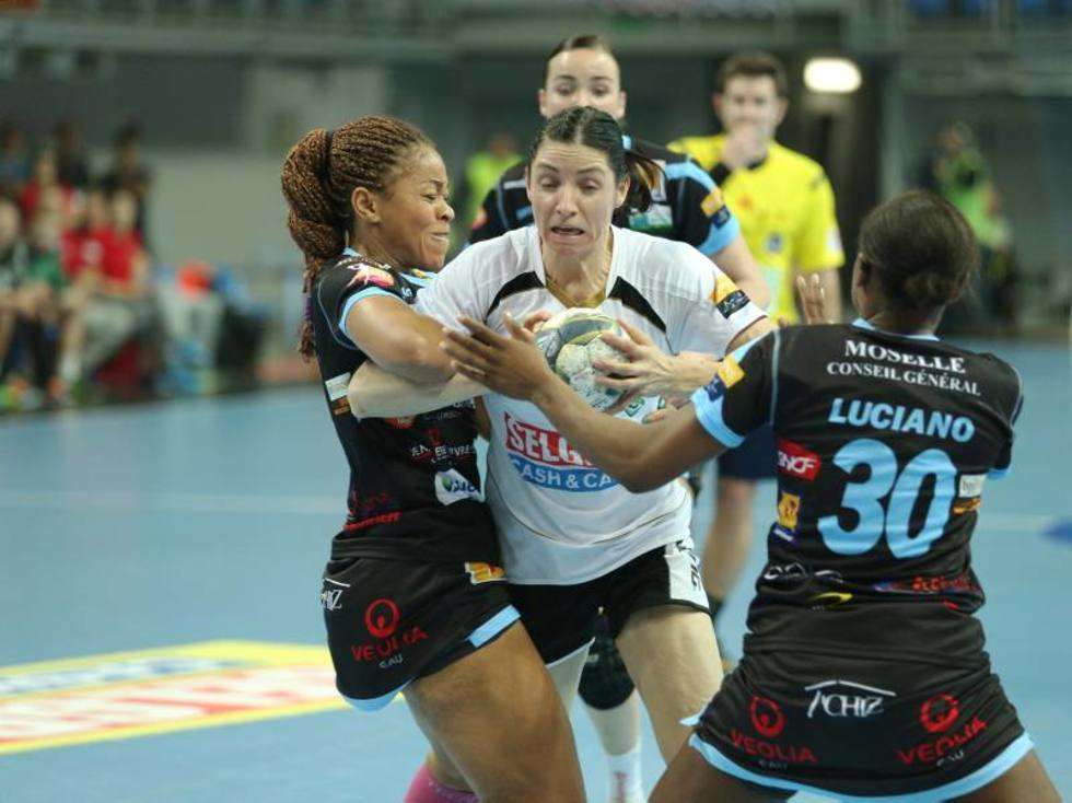  W Lidze Mistrzyń zawodniczki MKS Selgros Lublin  pokonały francuski Metz Handball 35 : 31. Fot. Maciej Kaczanowski