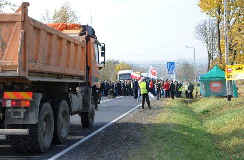  Protest sadowników. Blokada drogi w Annopolu  - Autor: Małgorzata Suszko