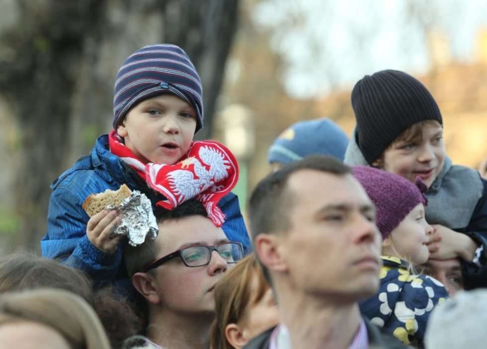  Obchody Święta Niepodległości zgromadziły na pl. Litewskim tłumy lublinian. Fot. Maciej Kaczanowski