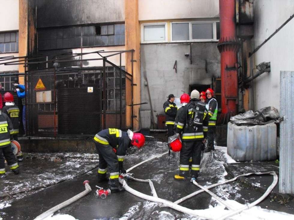  Pożar w budynku dawnej fabryki Daewoo (zdjęcie 2) - Autor: Bartosz Sokoluk