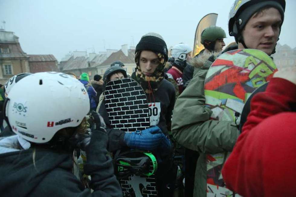  Lubelski plac Zamkowy zamienił się w zimowy tor przeszkód snowboardowych. Zorganizowano między innymi również Moto Trial. Fot. Maciej Kaczanowski