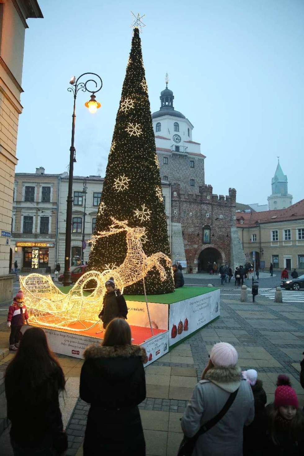  Dzisiaj rozbłysła świąteczna iluminacja i choinka na lubelskim deptaku. Fot. Maciej Kaczanowski