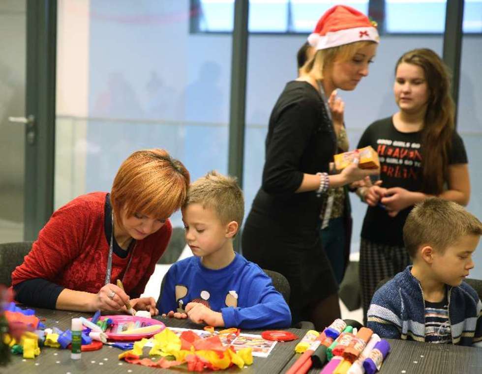  6 grudnia na stadionie Arena Lublin odbyła się mikołajkowa impreza dla dzieci, które wraz z opiekunami, mogły  uczestniczyć w zabawach. Fot. Maciej Kaczanowski  