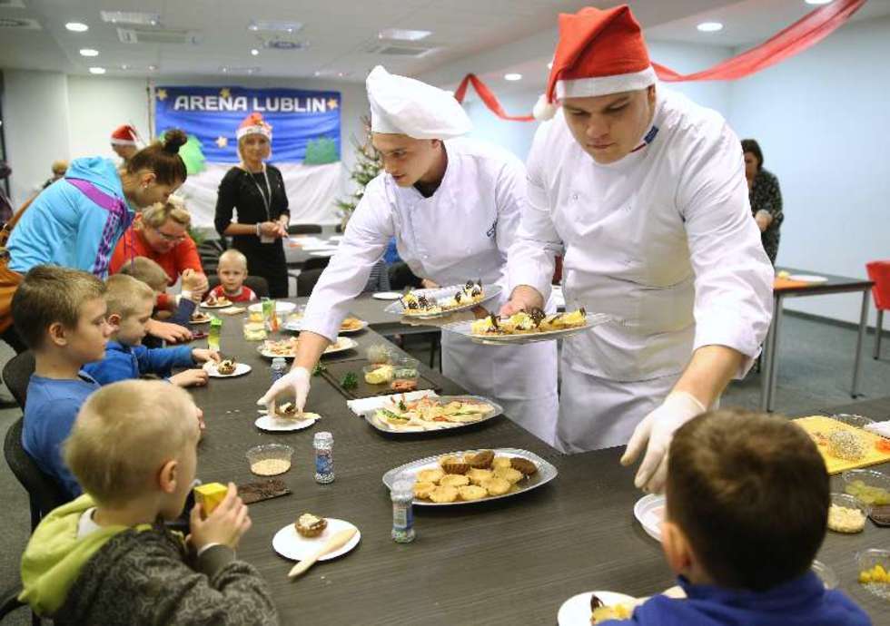  6 grudnia na stadionie Arena Lublin odbyła się mikołajkowa impreza dla dzieci, które wraz z opiekunami, mogły  uczestniczyć w zabawach. Fot. Maciej Kaczanowski  