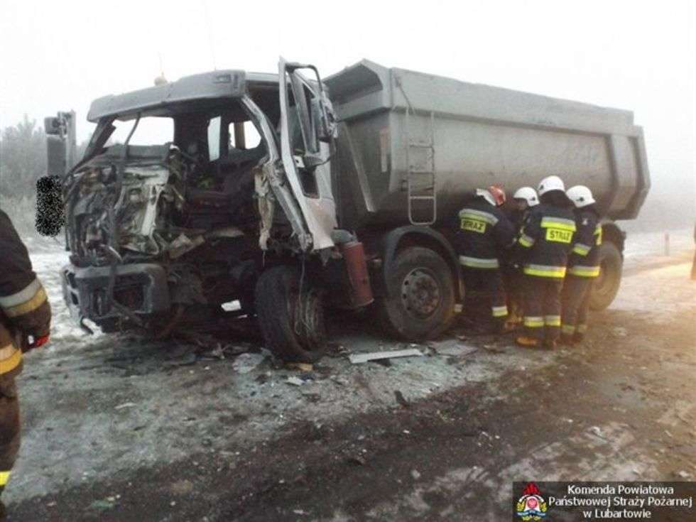  Wypadek w Krępie (zdjęcie 2) - Autor: PSP Lubartów