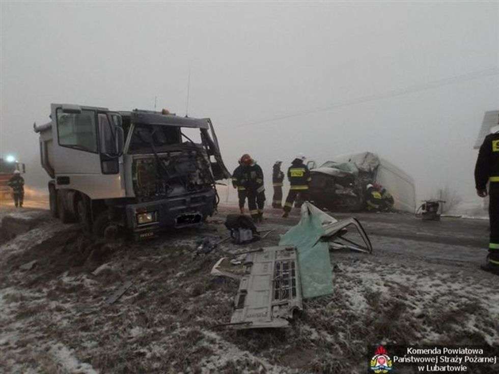  Wypadek w Krępie (zdjęcie 3) - Autor: PSP Lubartów