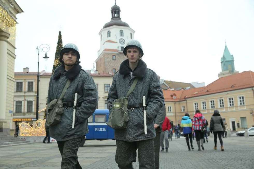  W rocznicę wprowadzenia stanu wojennego na ulicach Lublina pojawiły się patrole ZOMO. Na szczęście to tylko inscenizacja... Fot. Maciej Kaczanowski