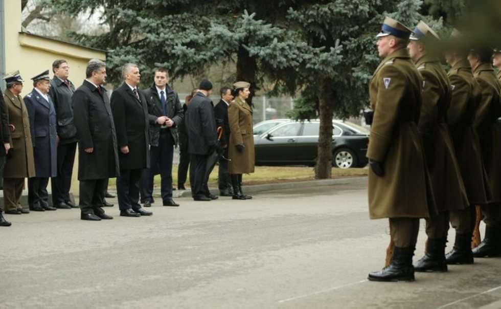  Prezydent petro Poroszenko odwiedził dowództwo Wielonarodowej Brygady. Fot. Maciej Kaczanowski