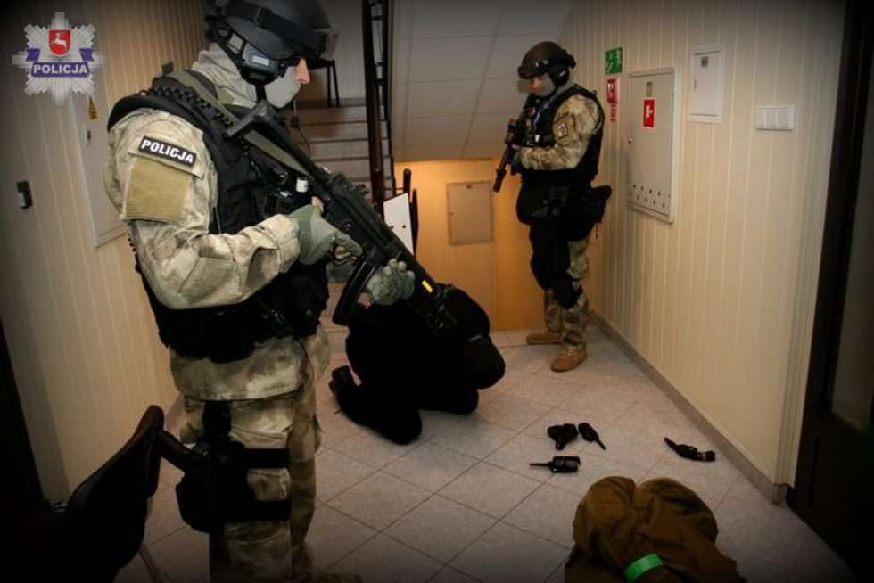  Terroryści w PGE. Ćwiczenia (zdjęcie 13) - Autor: Policja