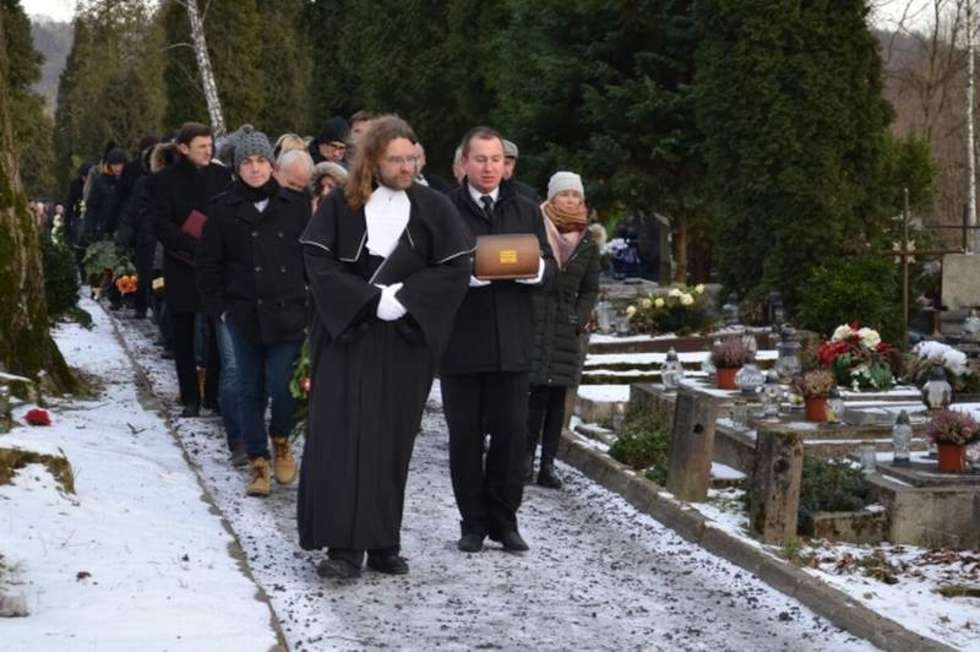  Pogrzeb Krzysztofa Krauzego w Kazimierzu Dolnym (zdjęcie 2) - Autor: ANNA E. SORIA/KAZIMIERSKI PORTAL INTERNETOWY