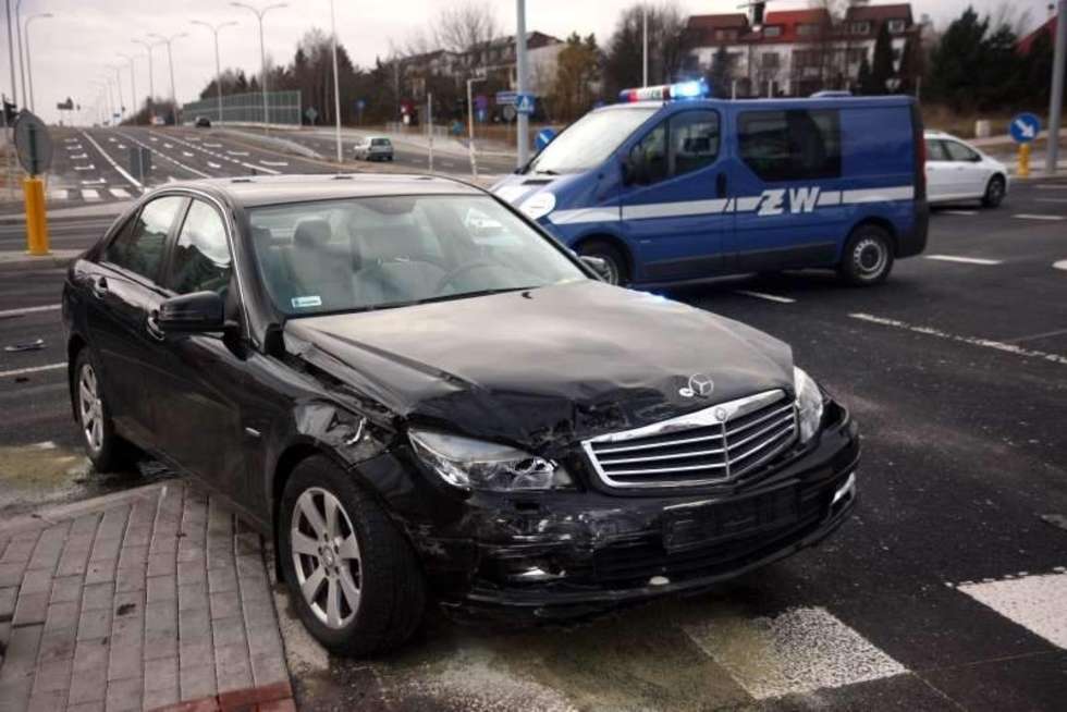  Wypadek na skrzyżowaniu ul. Zelwerowicza i Choiny (zdjęcie 4) - Autor: AS