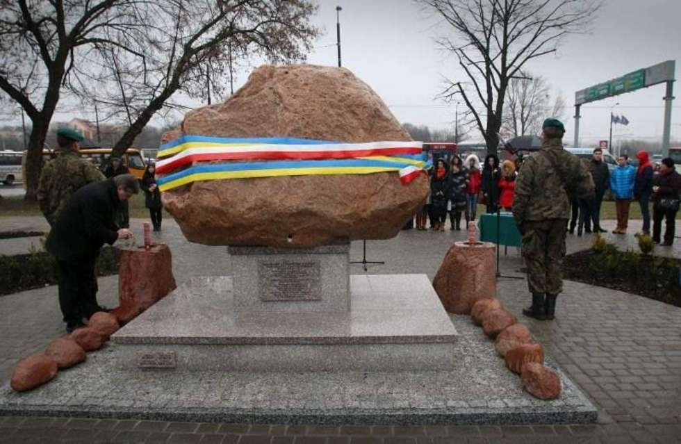  Odsłonięcie pomnika ofiar wielkiego Głodu (zdjęcie 7) - Autor: Wojciech Nieśpiałowski