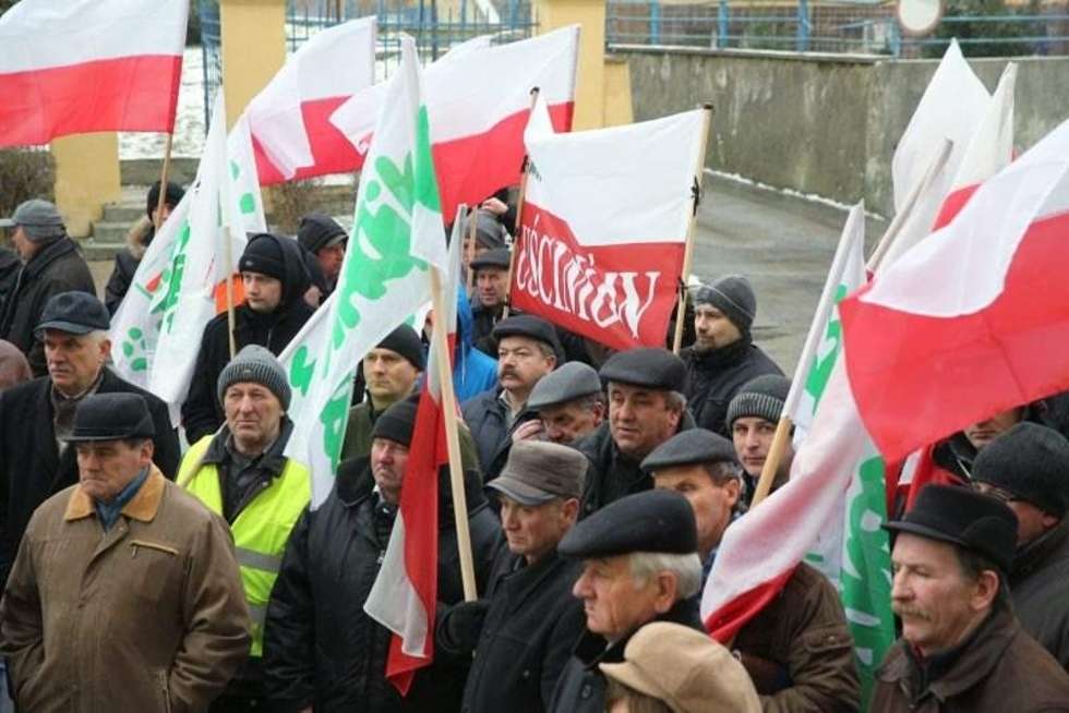  Pikieta rolników przed Urzędem wojewódzkim w Lublinie. Fot. Maciej Kaczanowski