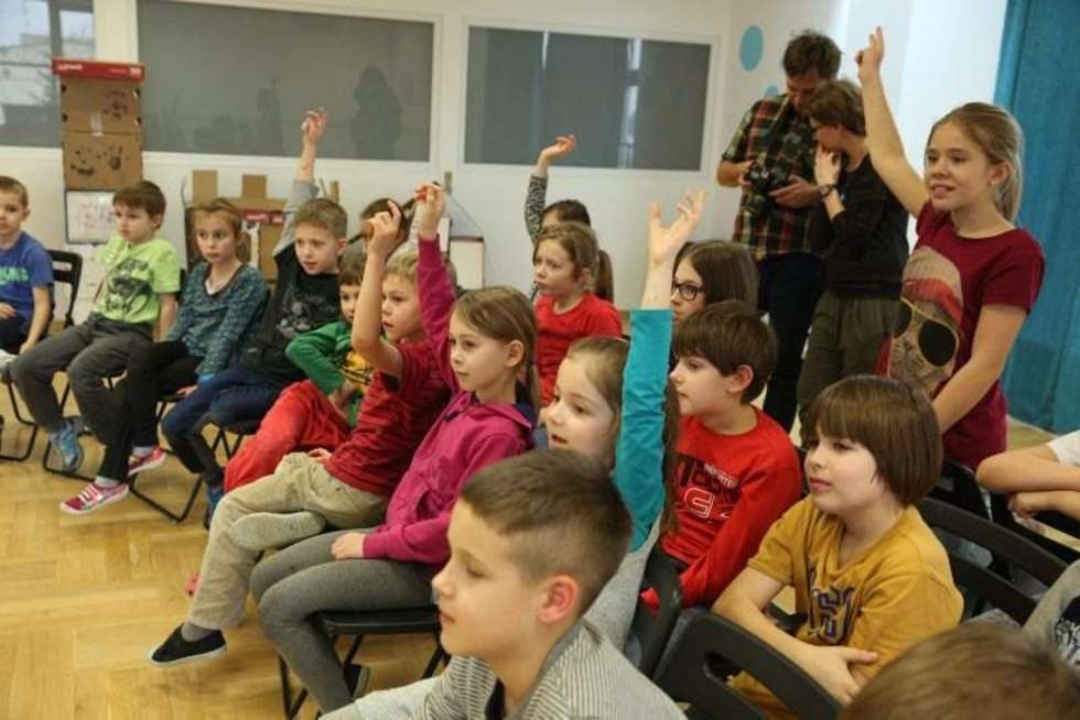  Pokazy z fizyki w DDK Węglin zorganizowali dla dzieci studenci UMCS. Fot. Maciek Kaczanowski