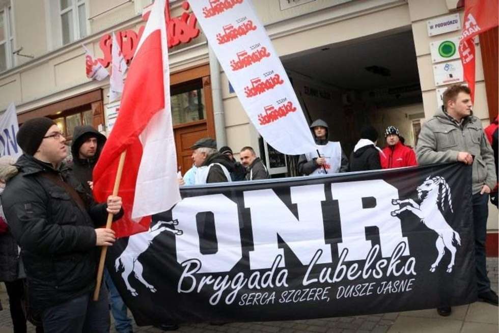  Manifestacja związków zawodowych w centrum Lublina (zdjęcie 4) - Autor: Wojciech Nieśpiałowski
