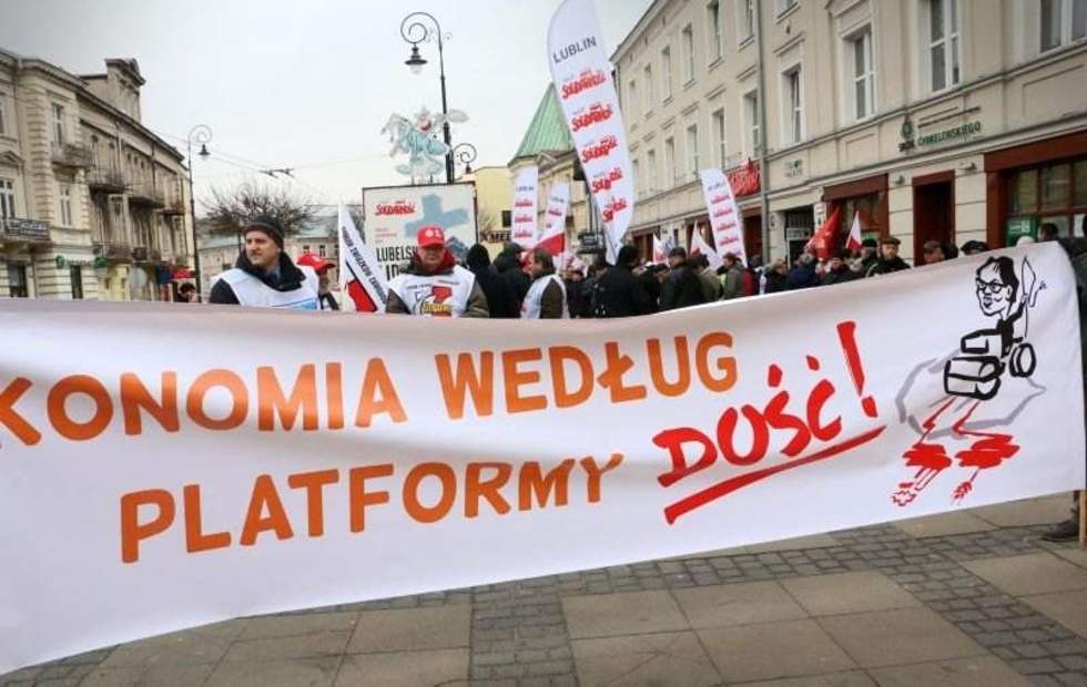  Manifestacja związków zawodowych w centrum Lublina (zdjęcie 6) - Autor: Wojciech Nieśpiałowski