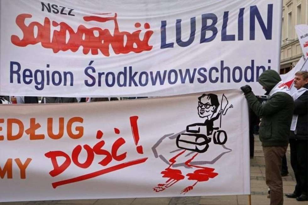 Manifestacja związków zawodowych w centrum Lublina (zdjęcie 10) - Autor: Wojciech Nieśpiałowski