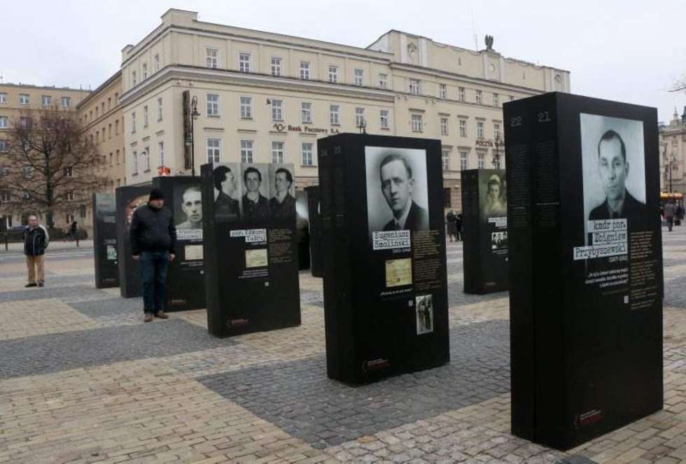  Wystawa pamięci Żołnierzy Wyklętych na Placu Litewskim (zdjęcie 12) - Autor: Wojciech Nieśpiałowski