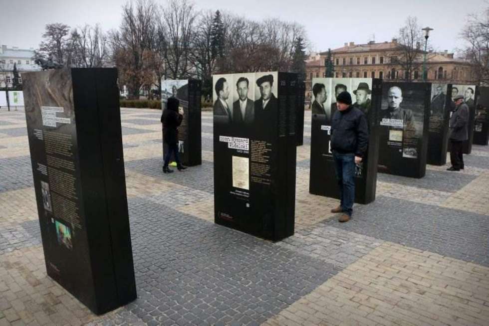  Wystawa pamięci Żołnierzy Wyklętych na Placu Litewskim (zdjęcie 14) - Autor: Wojciech Nieśpiałowski