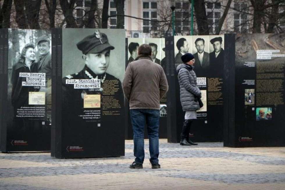  Wystawa pamięci Żołnierzy Wyklętych na Placu Litewskim  - Autor: Wojciech Nieśpiałowski