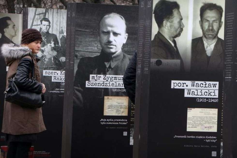 Wystawa pamięci Żołnierzy Wyklętych na Placu Litewskim (zdjęcie 5) - Autor: Wojciech Nieśpiałowski