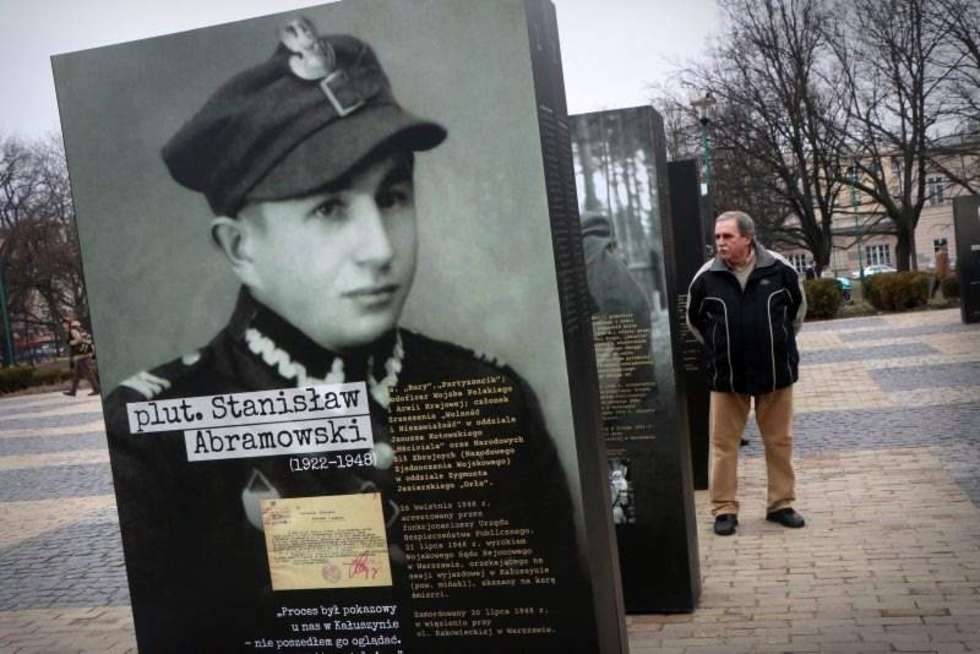  Wystawa pamięci Żołnierzy Wyklętych na Placu Litewskim (zdjęcie 8) - Autor: Wojciech Nieśpiałowski