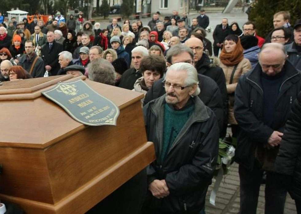  Pogrzeb redaktora Andrzeja Molika na cmentarzu przy ul. Droga Męczenników Majdanka w Lublinie. Fot. Maciej Kaczanowski