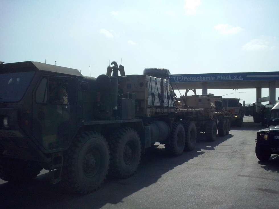  Zdjęcia z konwoju amerykańskiego - Rondo Sił Zbrojnych w Kraśniku, stacja Benzynowa w Zdrapach 