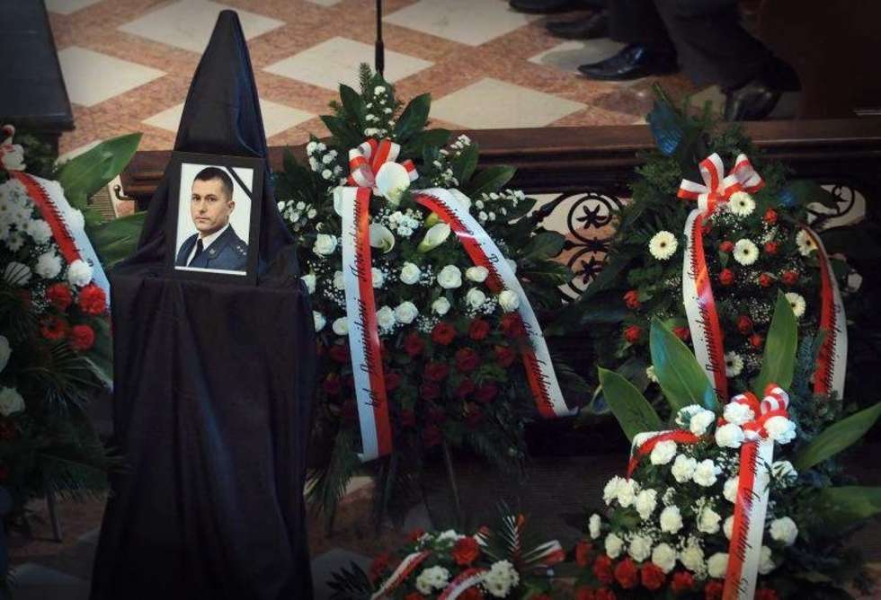  Uroczystości pogrzebowe funkcjonariuszy zabitych w Tunezji (zdjęcie 17) - Autor: Wojciech Nieśpiałowski
