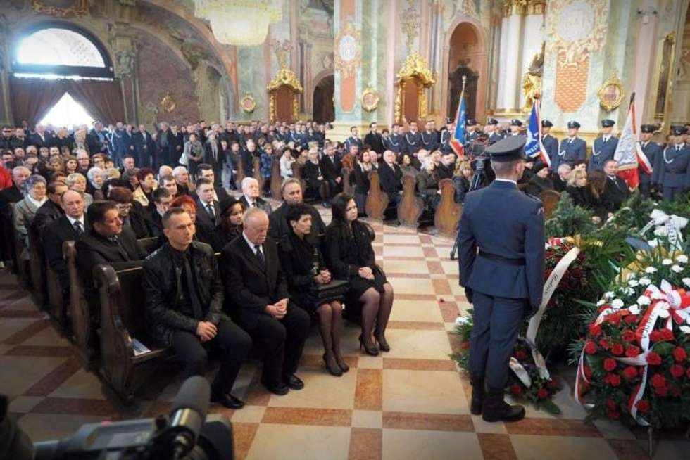  Uroczystości pogrzebowe funkcjonariuszy zabitych w Tunezji (zdjęcie 4) - Autor: Wojciech Nieśpiałowski