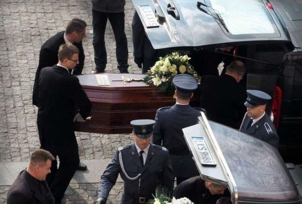  Uroczystości pogrzebowe funkcjonariuszy zabitych w Tunezji (zdjęcie 6) - Autor: Wojciech Nieśpiałowski