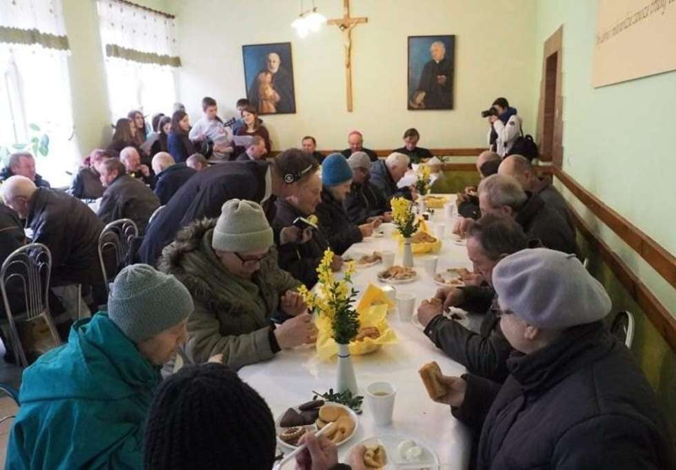  Śniadanie Wielkanocne u Brata Alberta (zdjęcie 13) - Autor: Wojciech Nieśpiałowski