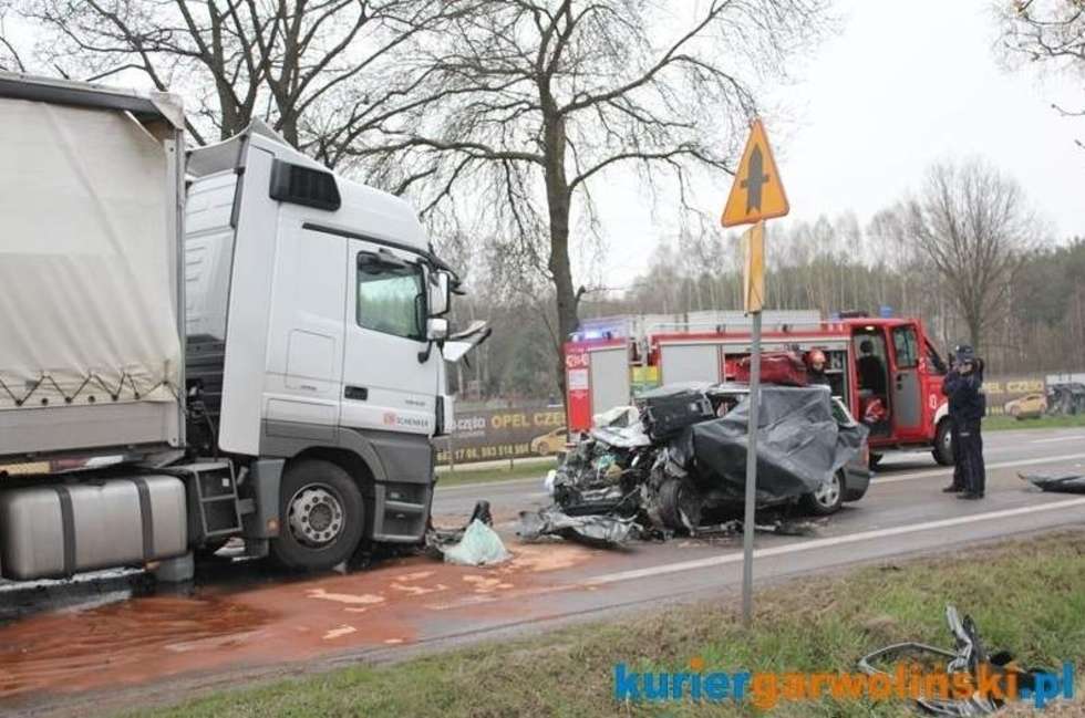  Tragiczny wypadek pod Garwolinem (zdjęcie 2) - Autor: kuriergarwolinski.pl
