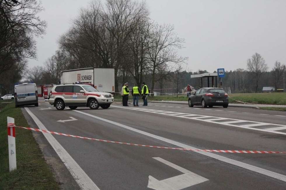  Tragiczny wypadek pod Garwolinem. 4 osoby zginęły (zdjęcie 2) - Autor: kuriergarwolinski.pl