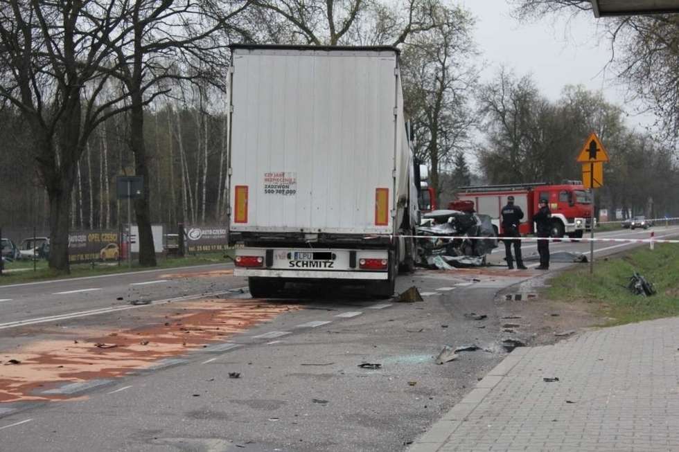  Tragiczny wypadek pod Garwolinem. 4 osoby zginęły (zdjęcie 3) - Autor: kuriergarwolinski.pl