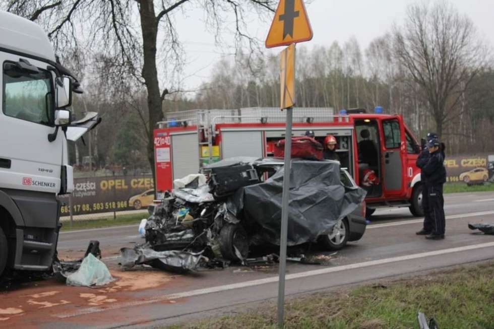  Tragiczny wypadek pod Garwolinem. 4 osoby zginęły (zdjęcie 5) - Autor: kuriergarwolinski.pl