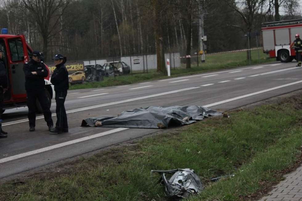  Tragiczny wypadek pod Garwolinem. 4 osoby zginęły (zdjęcie 6) - Autor: kuriergarwolinski.pl