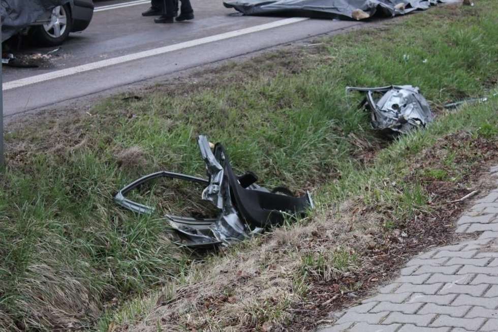  Tragiczny wypadek pod Garwolinem. 4 osoby zginęły (zdjęcie 8) - Autor: kuriergarwolinski.pl