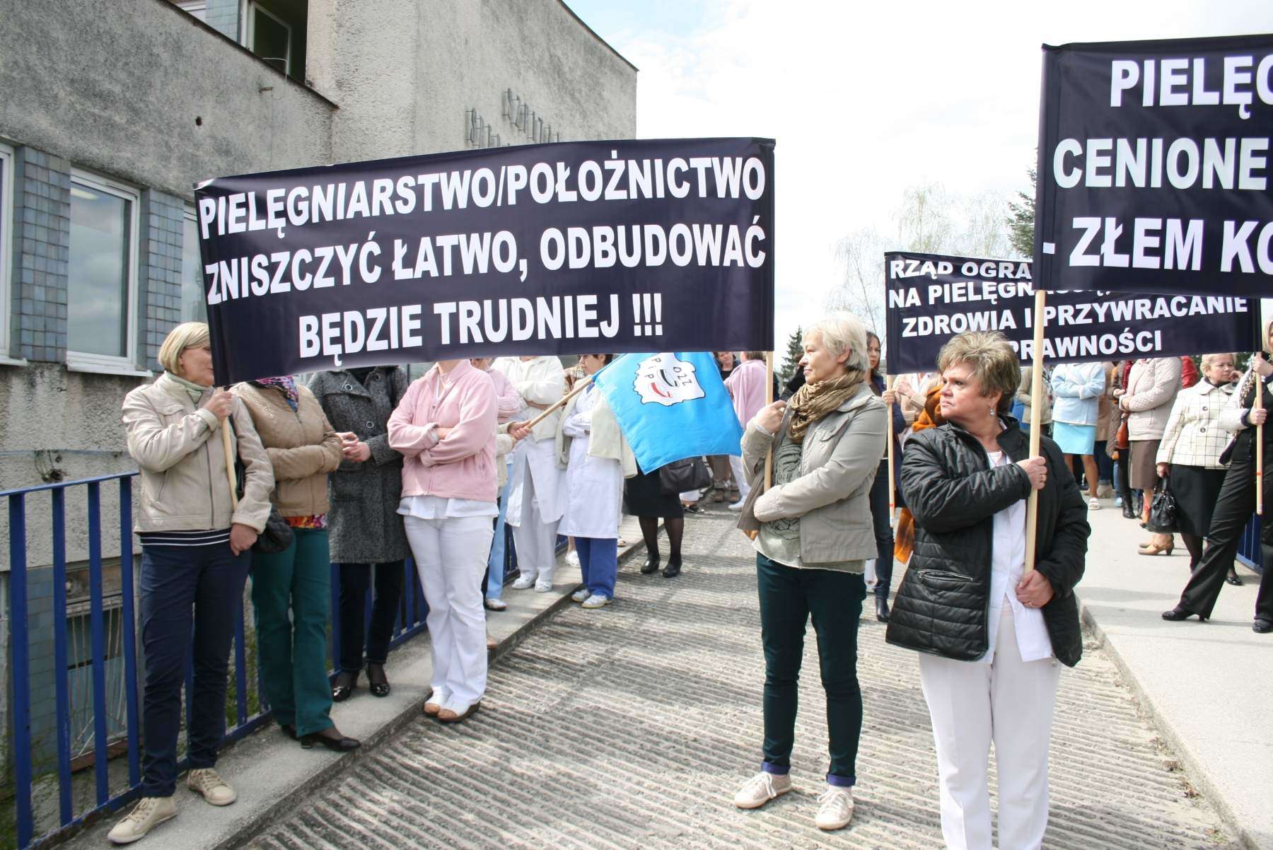 Protest pielęgniarek w Puławach - Autor: Radosław Szczęch