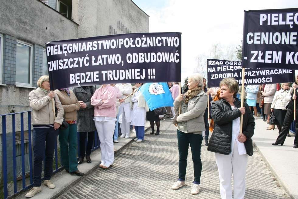  Protest pielęgniarek w Puławach (zdjęcie 2) - Autor: Radosław Szczęch