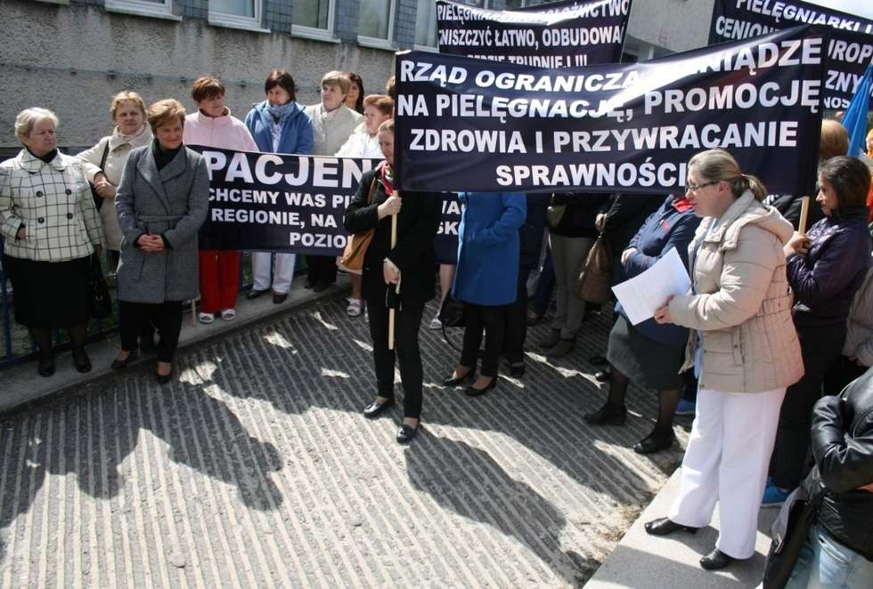  Protest pielęgniarek w Puławach (zdjęcie 5) - Autor: Radosław Szczęch
