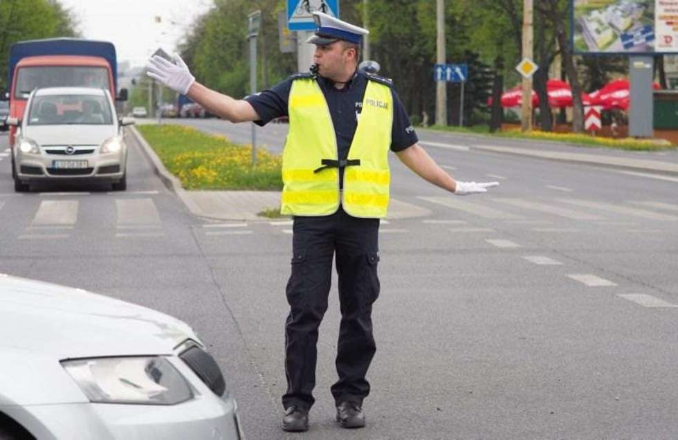 Zawody w kierowaniu ruchem drogowym (zdjęcie 15) - Autor: Wojciech Nieśpiałowski