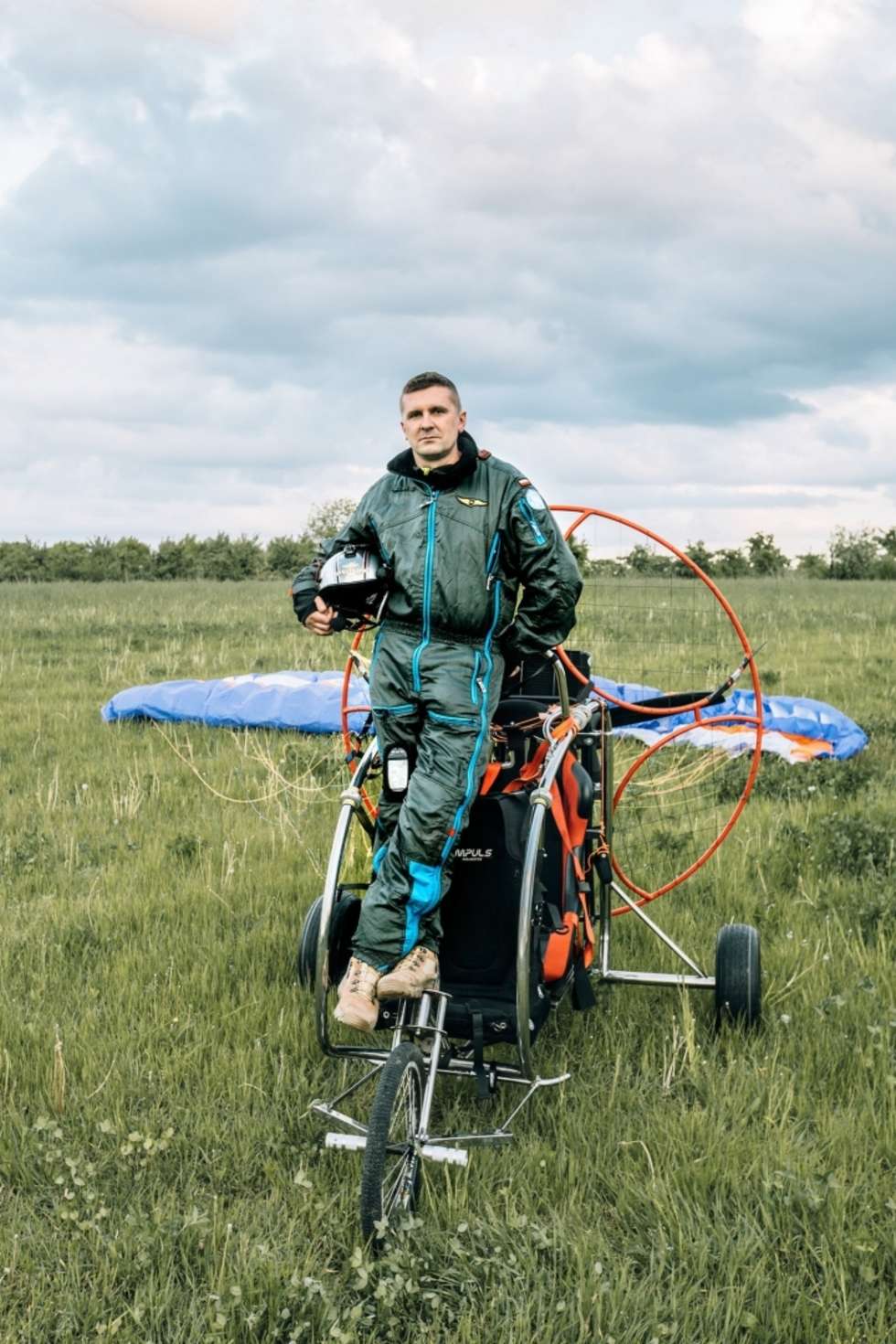  Jan Kozłowski Motoparalotniarz. Zaraża pasją do latania.