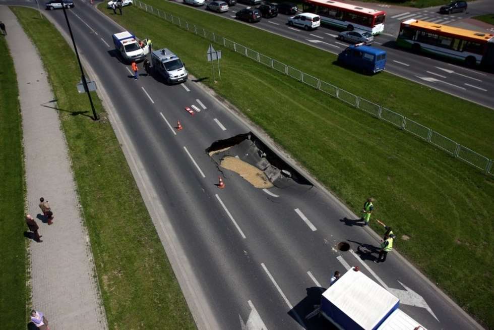  Zapadnięta jezdnia na Czechowie