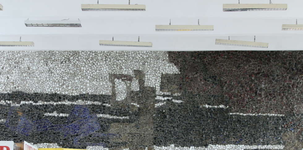  Czyszczenie mozaiki na ścianie w hali lubelskiego dworca PKS  (zdjęcie 1) - Autor: Maciej Kaczanowski