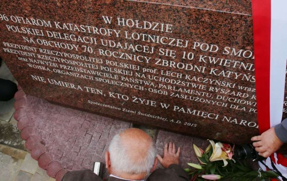  Odsłonięcie pomnika smoleńskiego w Świdniku. (zdjęcie 35) - Autor: Dorota Awiorko