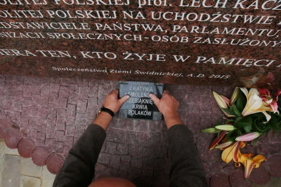  Odsłonięcie pomnika smoleńskiego w Świdniku. (zdjęcie 42) - Autor: Dorota Awiorko